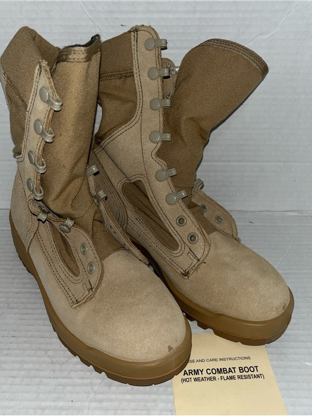 Wellco Weather Flame Resistant Combat Military Boots Tan Size 6 / 3W No Laces